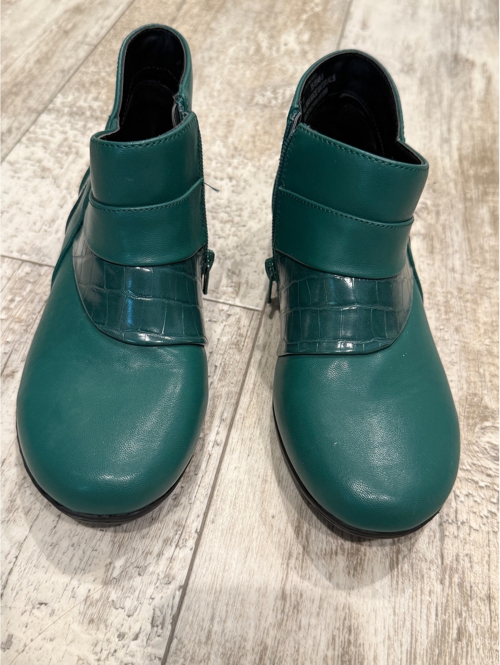 Comfortview Jolene 7M Teal Green Ankle Boots Croc Accent